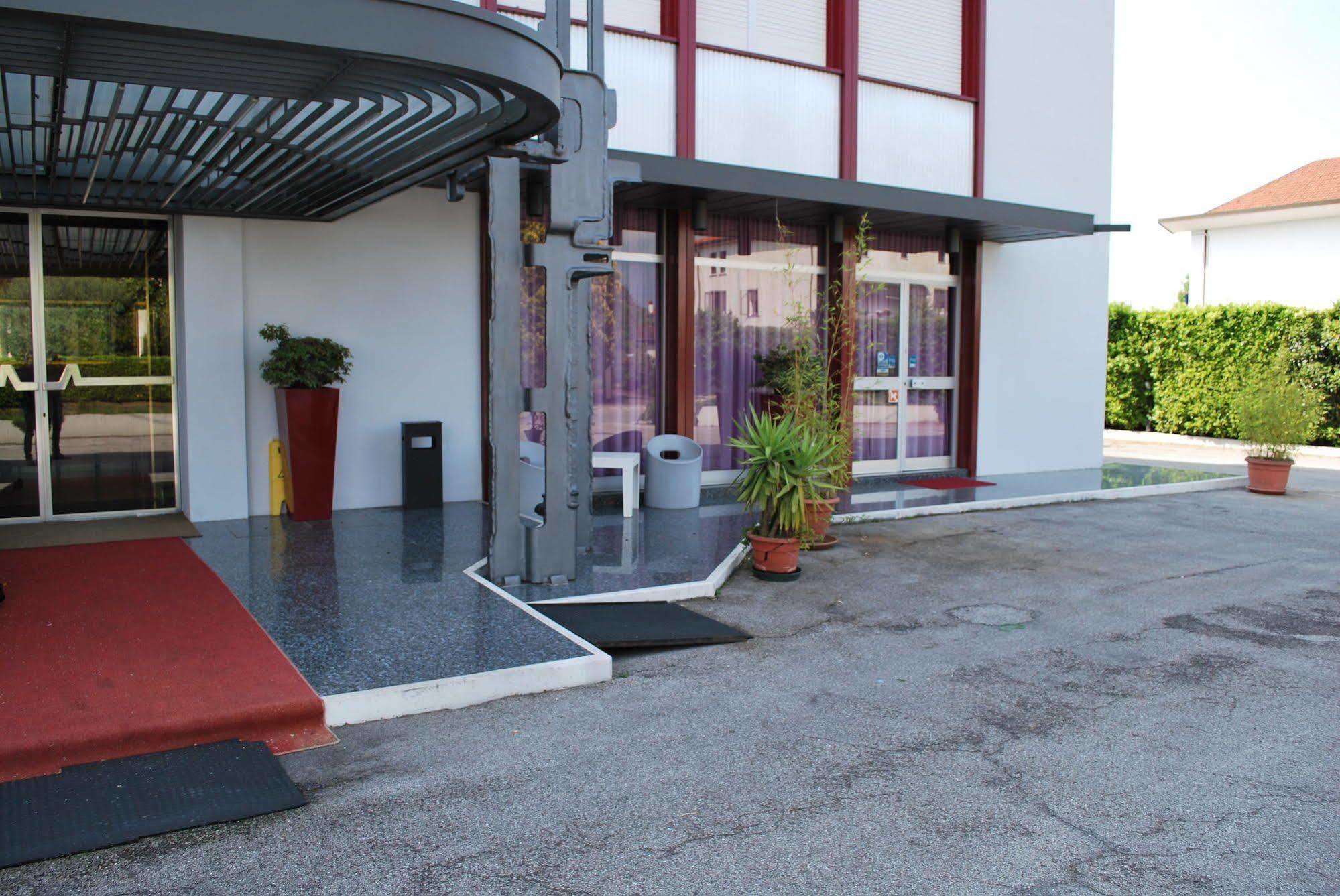 Hotel Ariane Thiene Εξωτερικό φωτογραφία
